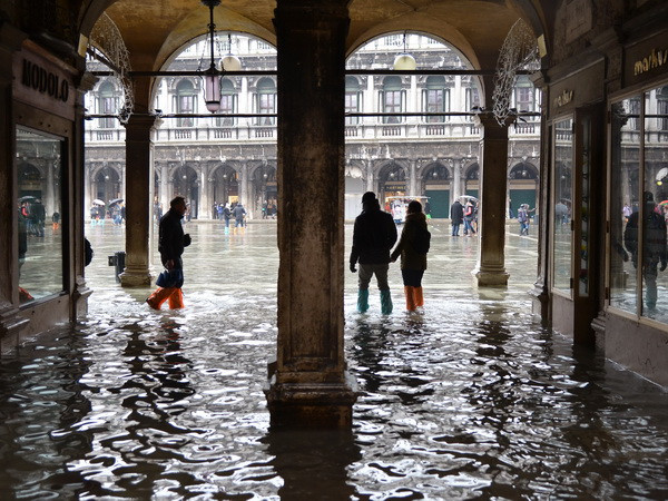 Công trình thời Hy Lạp cổ đại bị hư hại nặng vì thời tiết ảnh 1