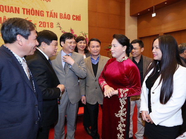 Chủ tịch Quốc hội gặp mặt lãnh đạo, phóng viên các cơ quan báo chí ảnh 1