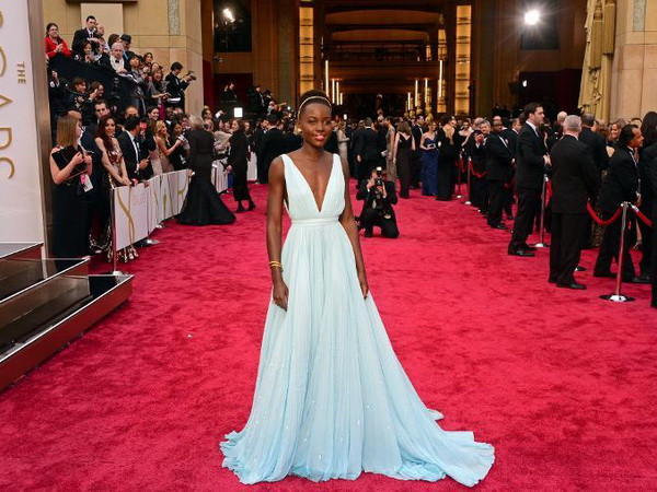 Ngôi sao Kenya Lupita Nyong’o làm cả Hollywood kinh ngạc ảnh 2