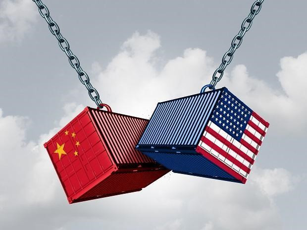 (Ảnh: Business Standard) "Vũ khí" chủ chốt của Mỹ trong cuộc chiến thương mại với Trung Quốc ảnh 1