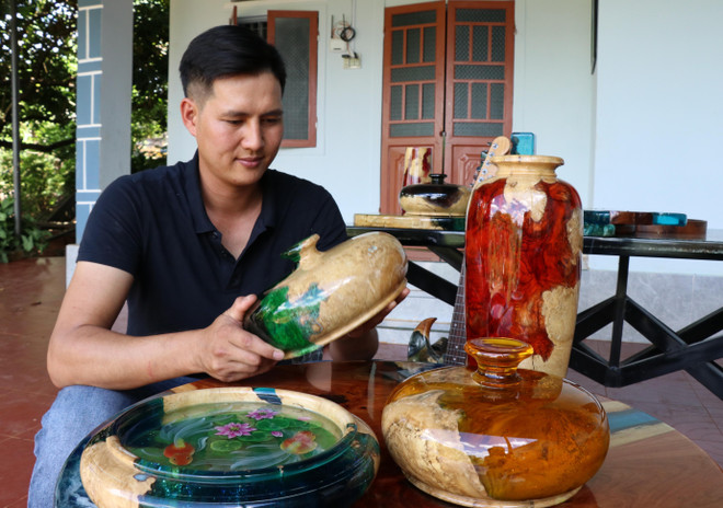 Gia Lai: Đam mê nghệ thuật Wood Resin của chàng trai phố núi ảnh 1