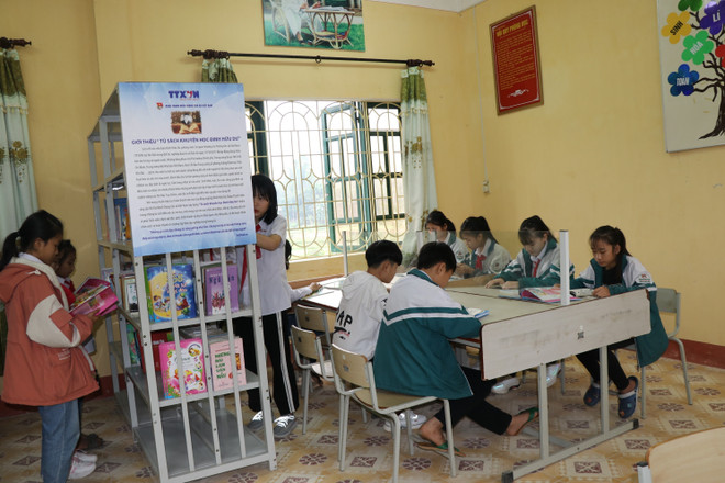 Trao tặng Tủ sách khuyến học Đinh Hữu Dư và khởi động Tháng Thanh niên ảnh 2