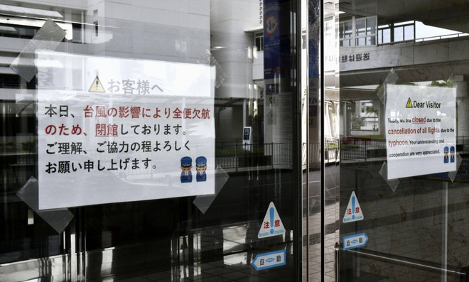 Nhật Bản kêu gọi hàng trăm nghìn người dân sơ tán tránh bão Khanun ảnh 1