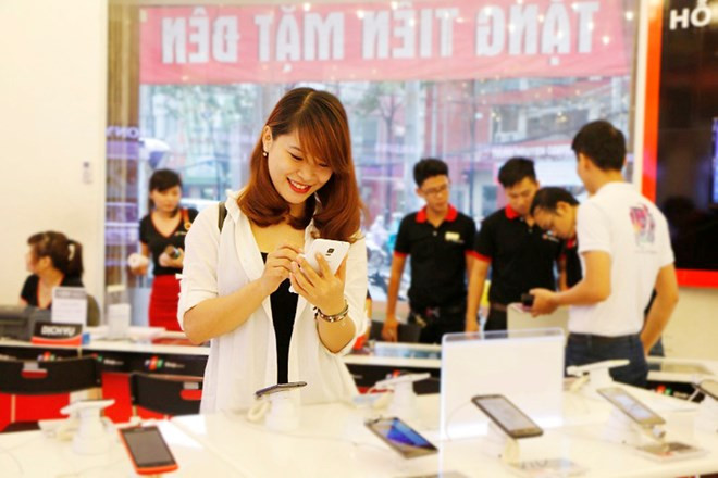 FPT Shop tặng vé World Cup 2018 cho khách hàng may mắn ảnh 1