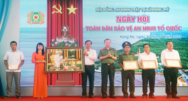 Bộ trưởng Tô Lâm dự Ngày hội toàn dân bảo vệ an ninh Tổ quốc ở Cà Mau ảnh 2