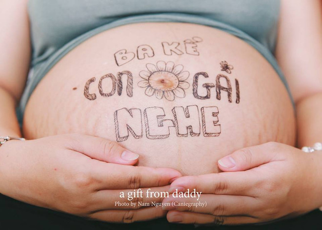 Ngắm bộ ảnh độc đáo "Ba kể con nghe" vẽ trên bụng bầu của vợ ảnh 1