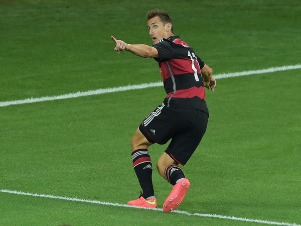 Pha ghi bàn giúp Klose phá kỷ lục của "Người ngoài hành tinh" ảnh 1