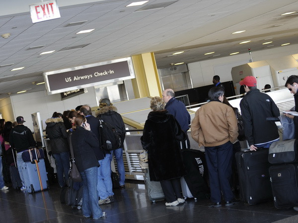 Anh "bắt chước" cách thắt chặt an ninh hàng không của Mỹ ảnh 1