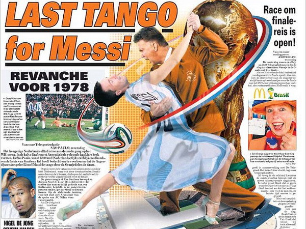 Leo Messi nhảy điệu Tango cuối cùng trước Louis van Gaal ảnh 1