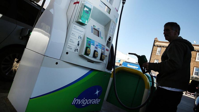 Thị trường dầu mỏ thế giới trong tuần qua tiếp tục giảm mạnh ảnh 1