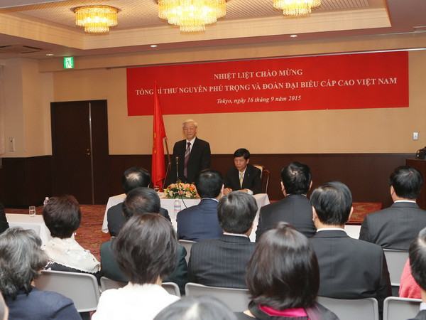 Tổng Bí thư gặp cán bộ, nhân viên Đại sứ quán và bà con Việt kiều ảnh 1