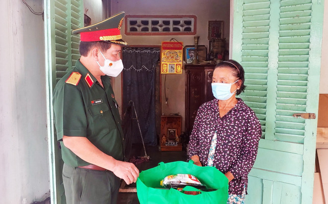 Quân đội trao tặng 100.000 phần quà đến đồng bào khó khăn do dịch ảnh 1