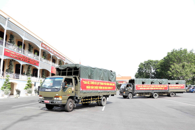 Quân đội trao tặng 100.000 phần quà đến đồng bào khó khăn do dịch ảnh 2