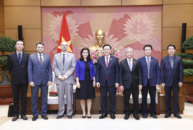 Chủ tịch Quốc hội Vương Đình Huệ tiếp Đại sứ Bulgaria Marinela Petkova ảnh 3