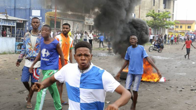 CHDC Congo: Xe bồn đâm xe khách bốc cháy dữ dội, 33 người chết ảnh 1