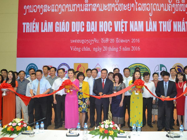 Triển lãm giáo dục đại học Việt Nam lần đầu tiên tại Lào ảnh 1