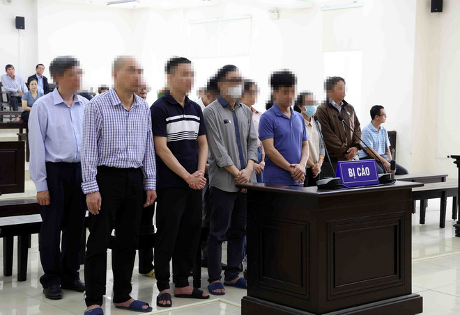 Các bị cáo tại phiên tòa xét xử. (Ảnh: Phạm Kiên/TTXVN) ttxvn_viet a nguyen thanh long (1).jpg