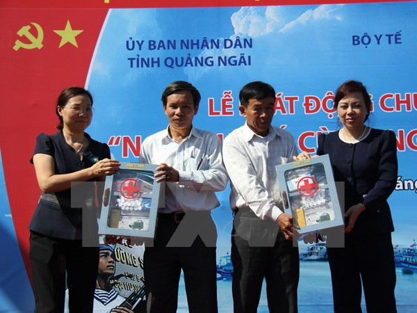 Bộ Y tế tặng tủ thuốc miễn phí cho ngư dân đánh bắt xa bờ ảnh 1