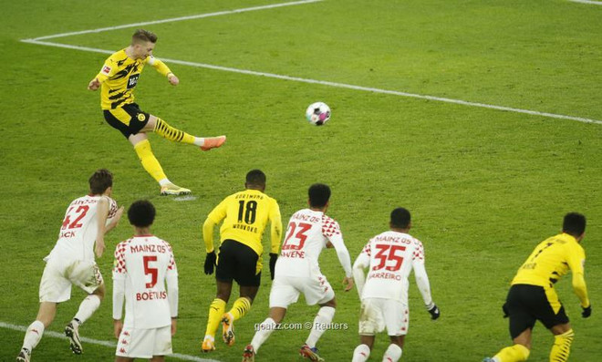 Reus sút hỏng penalty khiến Dortmund không thể thắng Mainz 05. (Nguồn: Sky) Leipzig chưa thể vượt qua Bayern, Reus khiến Dortmund mất chiến thắng ảnh 1