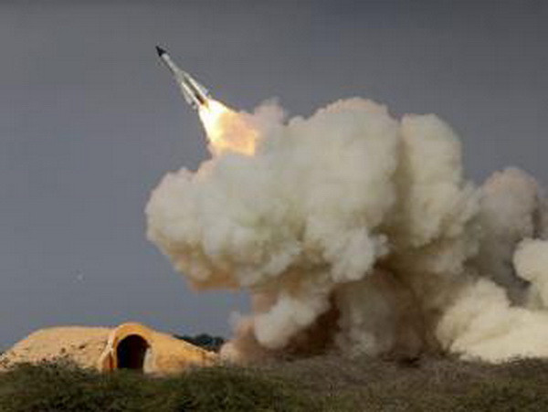 Iran phóng nhiều tên lửa tối tân trong các cuộc tập trận ảnh 1