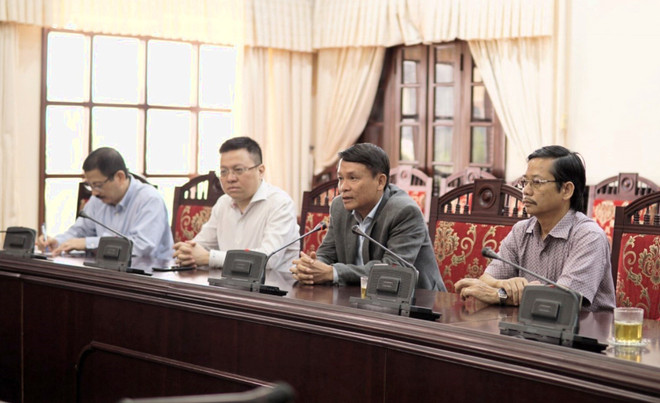 TTXVN hỗ trợ người dân Thừa Thiên-Huế khắc phục hậu quả mưa lũ ảnh 1