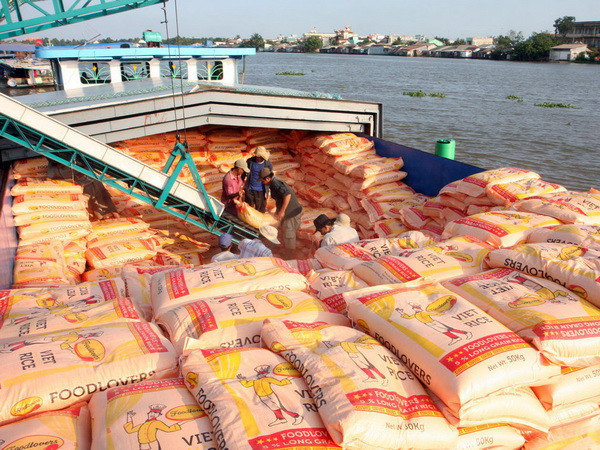 Chưa xác minh được việc "hôi của" trên tàu chở gạo bị mắc cạn ảnh 1