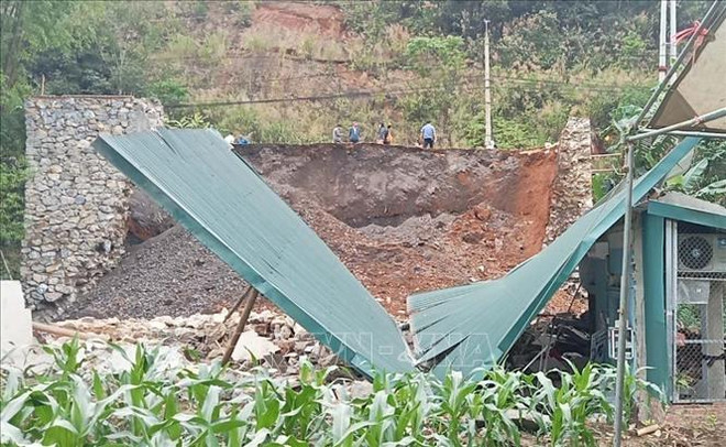 Cao Bằng: Sạt lở kè đá khiến ba mẹ con tử vong, bà nội nhập viện ảnh 1