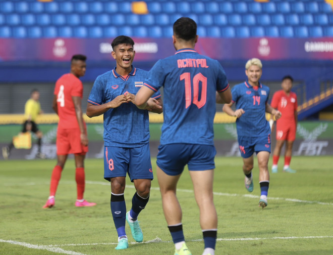 U22 Thái Lan có chiến thắng đầu tay tại SEA Games 32. (Nguồn: siamsport) U22 Thái Lan thắng đậm U22 Singapore ở ngày ra quân SEA Games 32 ảnh 1