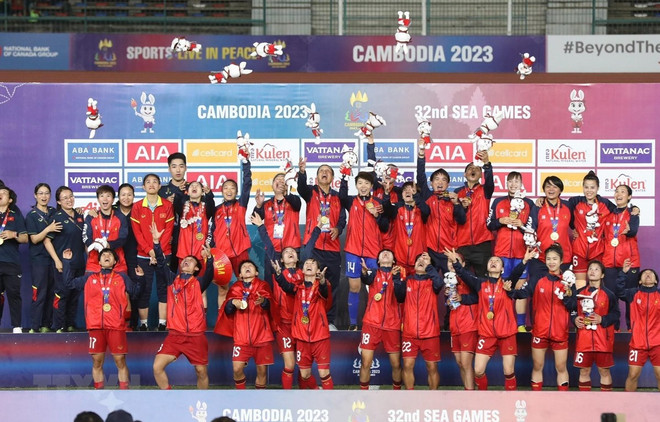 Đội tuyển bóng đá nữ Việt Nam xuất sắc giành HCV SEA Games 32. (Ảnh: Hoàng Linh/TTXVN) Đoàn Thể thao Việt Nam lập nên kỳ tích tại SEA Games 32 ảnh 3