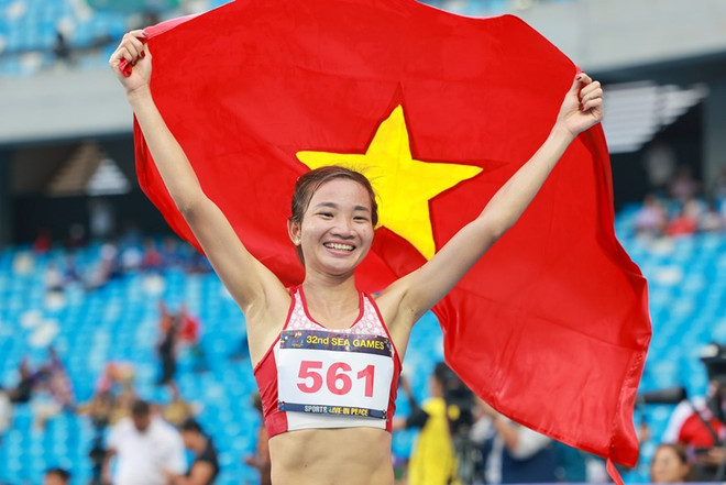Nguyễn Thị Oanh trở thành vận động viên điền kinh đầu tiên giành được 4 huy chương Vàng cá nhân tại một kỳ SEA Games. (Ảnh: Hải An/Vietnam+) Đoàn Thể thao Việt Nam lập nên kỳ tích tại SEA Games 32 ảnh 2