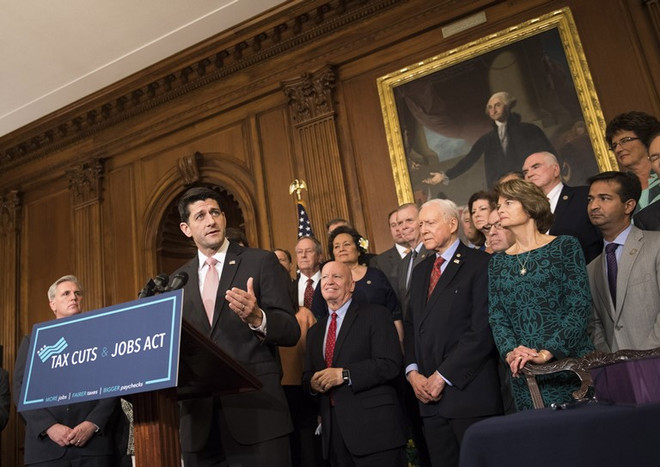 Hạ viện Mỹ nhanh chóng thông qua dự luật ngân sách 1.300 tỷ USD ảnh 1