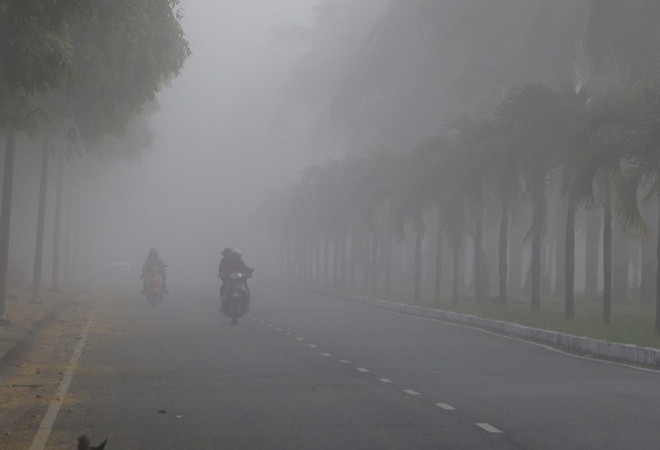 Miền Bắc chìm trong sương mù lúc sáng sớm, Nam Bộ nắng nóng trở lại ảnh 1