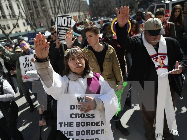 Tòa án Mỹ ủng hộ mở rộng diện miễn trừ hạn chế nhập cảnh ảnh 1