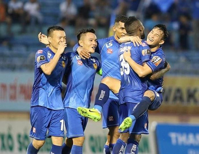 Quảng Nam có chiến thắng thứ 3 liên tiếp, leo lên tốp 5 V-League 2019. Quảng Nam thắng ngược khó tin trước Nam Định sau sự cố mất điện ảnh 1