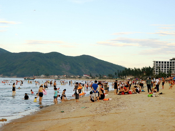 Quảng Ngãi: Đi tắm biển, hai thiếu niên bị nước cuốn trôi ảnh 1