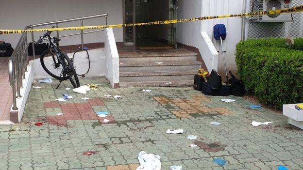 Hiện trường vụ đâm dao. (Nguồn: BBC) Đâm dao tại một chung cư ở Hàn Quốc, 5 người thiệt mạng ảnh 1