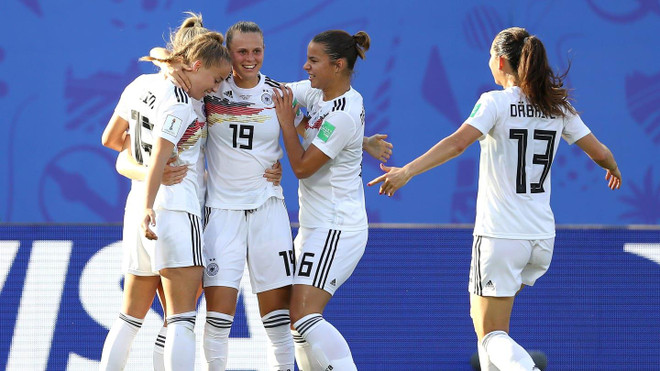 Đội tuyển Đức vẫn đang thể hiện phong độ ấn tượng tại World Cup nữ 2019. (Nguồn: Getty Images) Thủ tướng Angela Merkel chúc mừng đội tuyển nữ Đức vào tứ kết ảnh 1