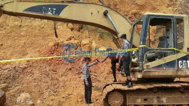 Sập mỏ ở Indonesia, 11 thợ đào vàng bị chôn vùi ở độ sâu 50m ảnh 1