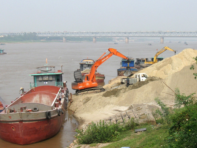 Hà Nội chỉ đạo khắc phục sự cố đê điều, thủy lợi khẩn cấp ảnh 1