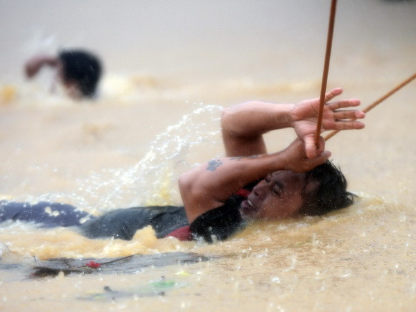 Bão lớn tiếp tục hoành hành tại Philippines và Trung Quốc ảnh 1