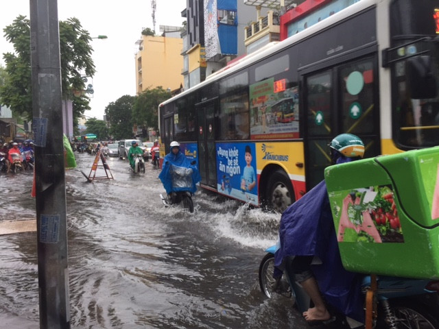 Các tỉnh miền Bắc tiếp tục có mưa diện rộng, có nơi mưa rất to ảnh 1