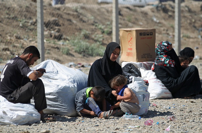 Người tị nạn Iraq tại trại tị nạn Hammam al-Alil, phía nam Mosul ngày 25/5. (Nguồn: AFP/TTXVN) Gần 66 triệu người trên thế giới phải ly tán vì xung đột bạo lực ảnh 1