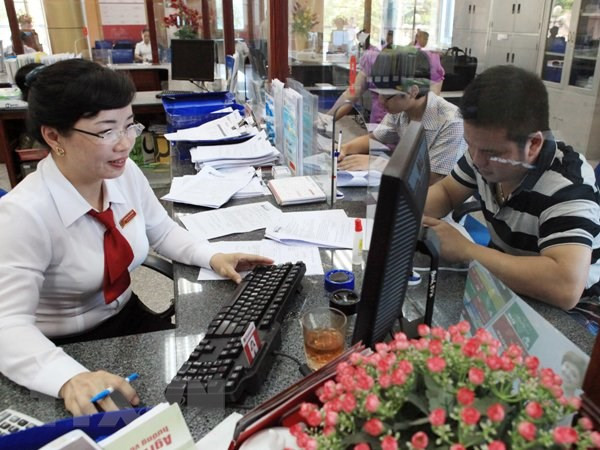 Ảnh minh họa. (Nguồn: TTXVN) Nhiều ngân hàng điều chỉnh cắt giảm các loại phí không hợp lý ảnh 1