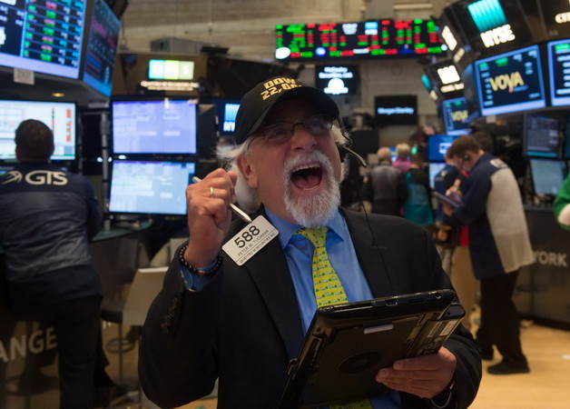 Chứng khoán Mỹ liên tục chinh phục các đỉnh cao mới ảnh 1