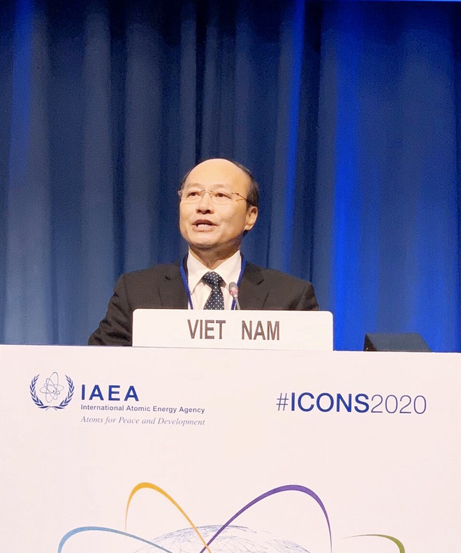 Đại sứ Lê Dũng phát biểu tại Hội nghị quốc tế về an ninh hạt nhân - ICONS 2020. (Ảnh: PV/Vietnam+) Việt Nam tích cực hợp tác trong bảo đảm an ninh hạt nhân ảnh 1