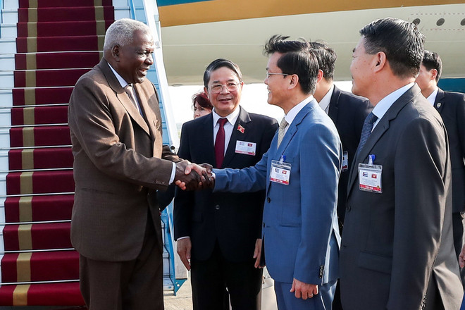 Chủ tịch Quốc hội Cuba đến Hà Nội, bắt đầu chuyến thăm Việt Nam ảnh 2