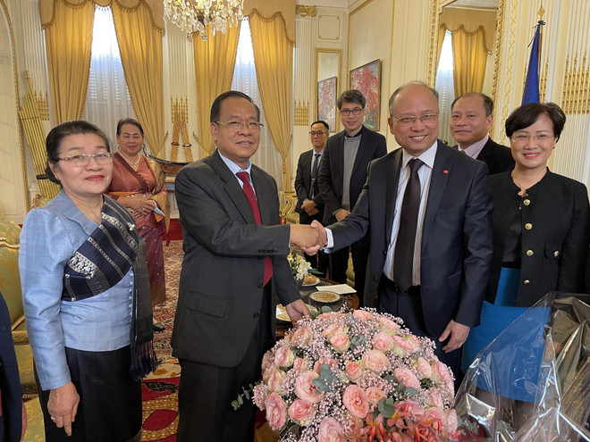 Các cơ quan đại diện Việt Nam ở Pháp chúc mừng Tết Bun Pi May của Lào ảnh 1