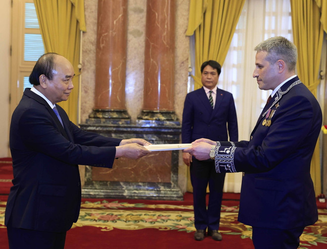 Chủ tịch nước tiếp các Đại sứ Belarus và Ai Cập trình Quốc thư ảnh 1