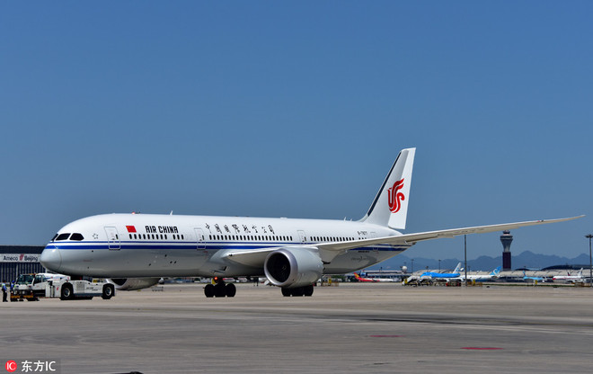 Máy bay Air China tại Sân bay Quốc tế Bắc Kinh (Nguồn: chinadaily.com.cn) Máy bay chuyển hướng do thành viên phi hành đoàn bị bắt làm con tin ảnh 1