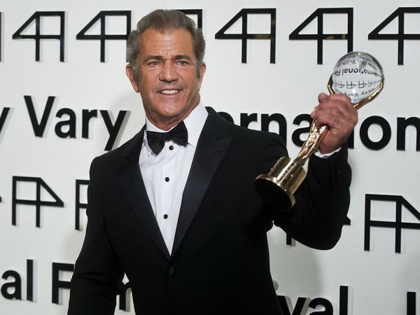 Đấu giá bộ đồ của Mel Gibson tài trợ cho quỹ chống ung thư vú ảnh 1